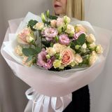 Букет из кустовой розы и эустомы-1204