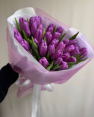 Букет из 29 фиолетовых тюльпанов 243
