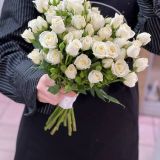 Свадебный букет невесты из белых кустовых роз-0726