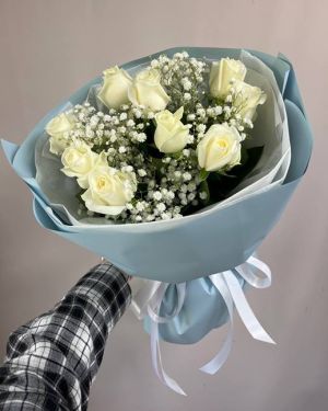 Букет из белых роз и гипсофилы 160