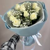 Букет из белых роз и гипсофилы 160