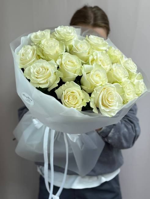 Букет из 19 белых роз Мондиаль 638