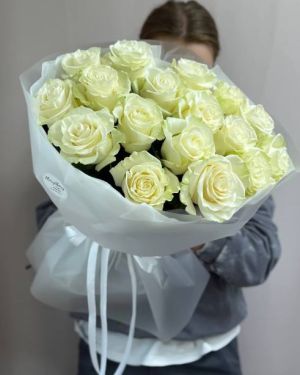 Букет из 19 белых роз Мондиаль 638