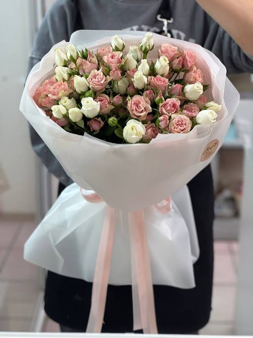 Букет из кустовых роз микс 262