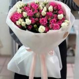 Букет из кустовых роз микс 262